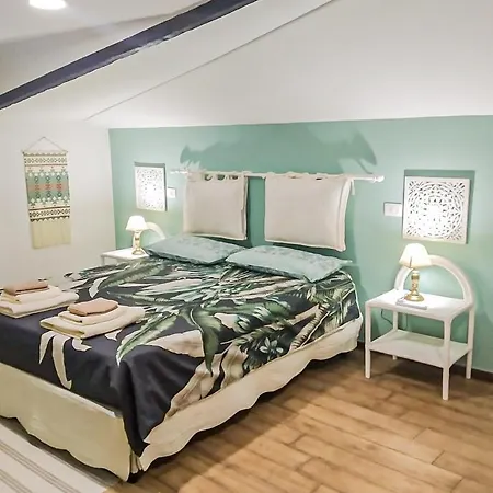 Lavinia's Sweet Holiday home